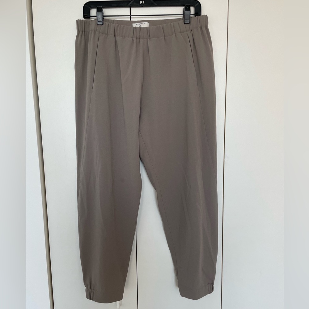 SOLD: Aritzia scrunch hem trousers